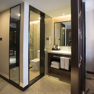 Deluxe King Suite